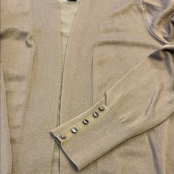 Elegant Brown Women's Cardigan with Button Accents - Picture 7 of 7